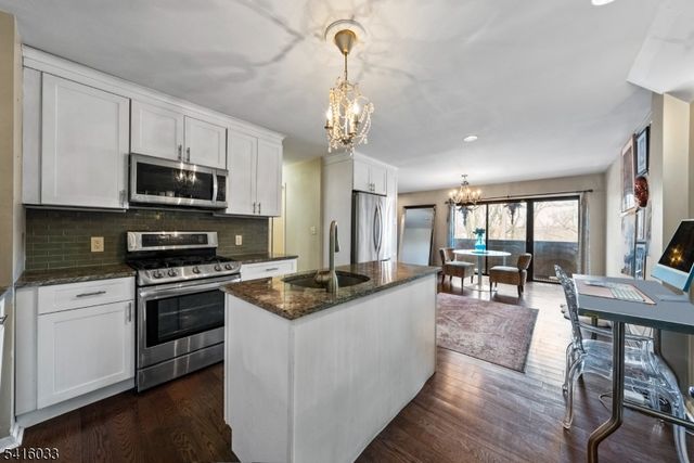 207 Stephanie Dr, North Caldwell Boro, NJ 07006