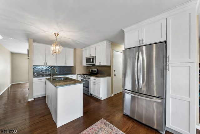 207 Stephanie Dr, North Caldwell Boro, NJ 07006