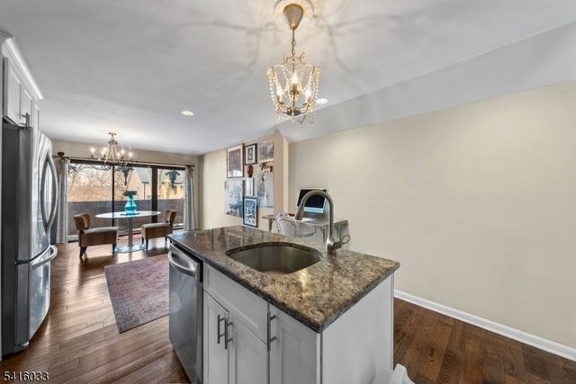 207 Stephanie Dr, North Caldwell Boro, NJ 07006