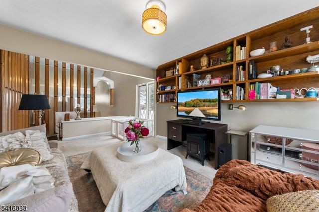 207 Stephanie Dr, North Caldwell Boro, NJ 07006