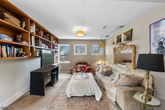 207 Stephanie Dr, North Caldwell Boro, NJ 07006