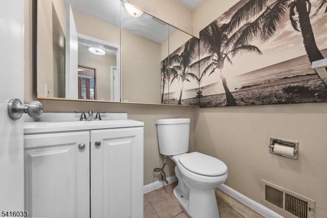 207 Stephanie Dr, North Caldwell Boro, NJ 07006