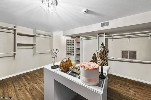 207 Stephanie Dr, North Caldwell Boro, NJ 07006