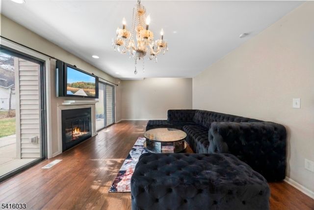 207 Stephanie Dr, North Caldwell Boro, NJ 07006