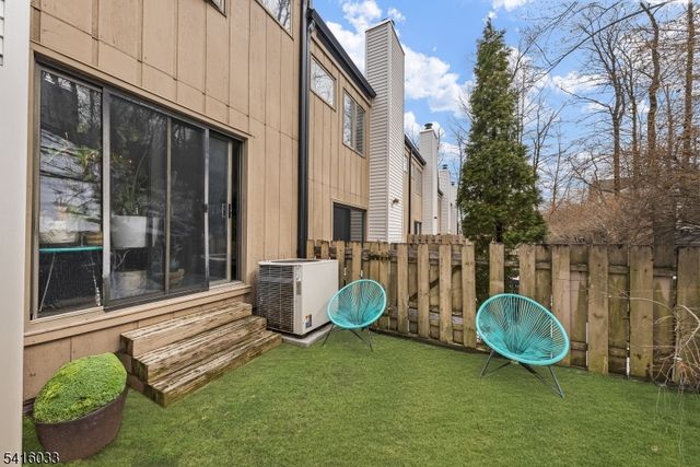 207 Stephanie Dr, North Caldwell Boro, NJ 07006