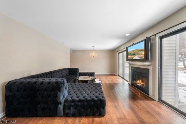 207 Stephanie Dr, North Caldwell Boro, NJ 07006