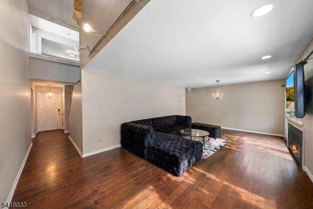 207 Stephanie Dr, North Caldwell Boro, NJ 07006