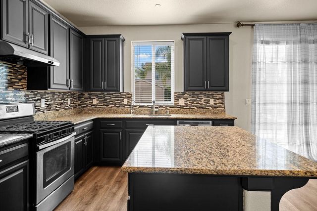 1129 S Carriage Avenue S, Fresno, CA 93727