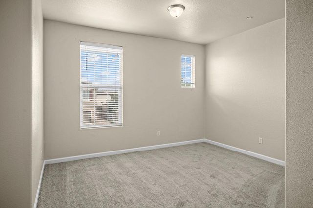 1129 S Carriage Avenue S, Fresno, CA 93727