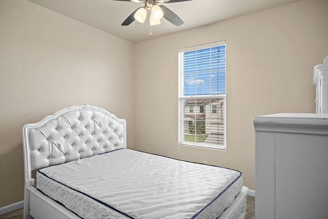 1129 S Carriage Avenue S, Fresno, CA 93727
