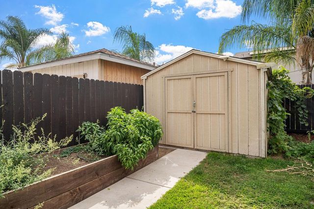 1129 S Carriage Avenue S, Fresno, CA 93727
