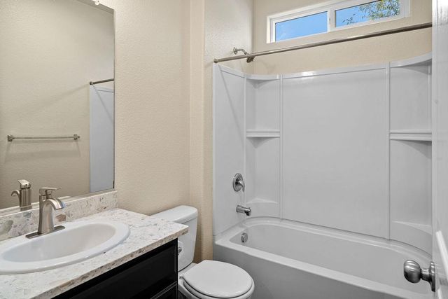 1129 S Carriage Avenue S, Fresno, CA 93727
