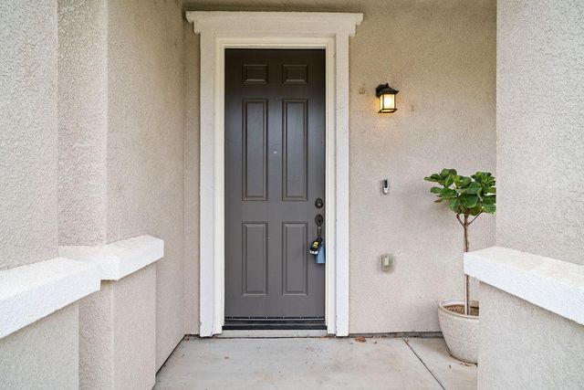 1129 S Carriage Avenue S, Fresno, CA 93727