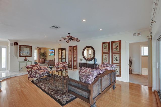 5530 Bayview Drive, Fort Lauderdale, FL 33308