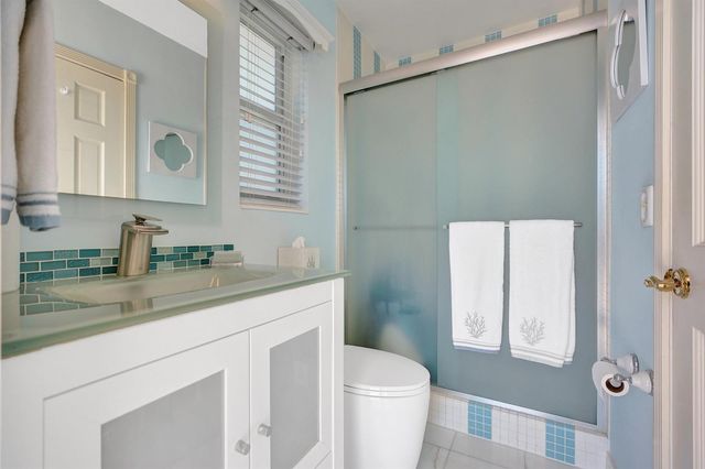 5530 Bayview Drive, Fort Lauderdale, FL 33308