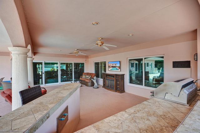 5530 Bayview Drive, Fort Lauderdale, FL 33308