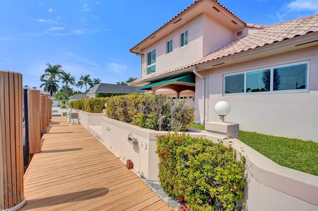 5530 Bayview Drive, Fort Lauderdale, FL 33308