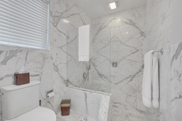 5530 Bayview Drive, Fort Lauderdale, FL 33308