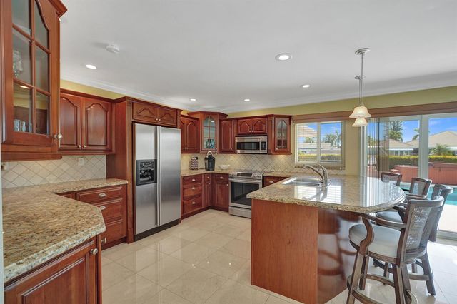 5530 Bayview Drive, Fort Lauderdale, FL 33308