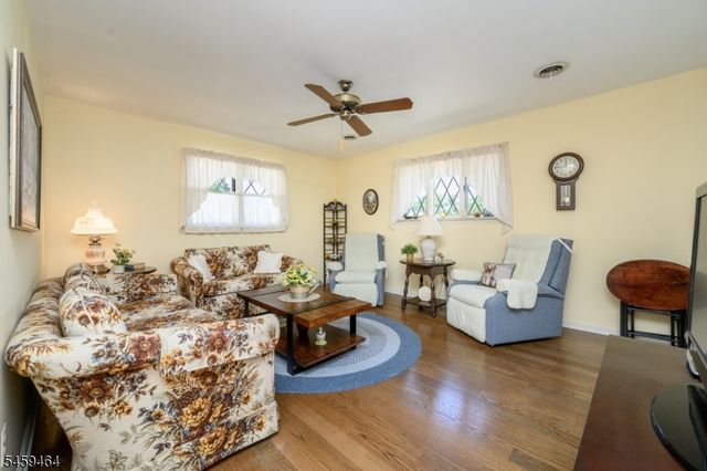 544 Pinewood Ave, Roselle Park Boro, NJ 07204