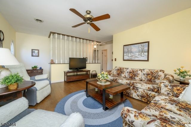 544 Pinewood Ave, Roselle Park Boro, NJ 07204
