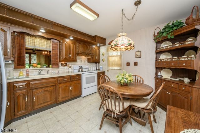 544 Pinewood Ave, Roselle Park Boro, NJ 07204