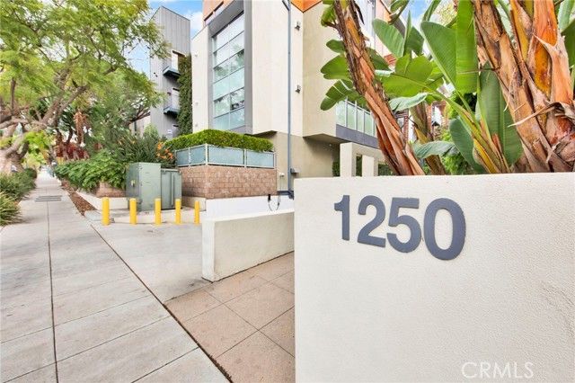1250 N Harper 303, West Hollywood, CA 90046