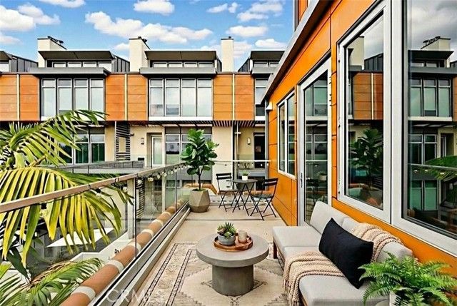 1250 N Harper 303, West Hollywood, CA 90046