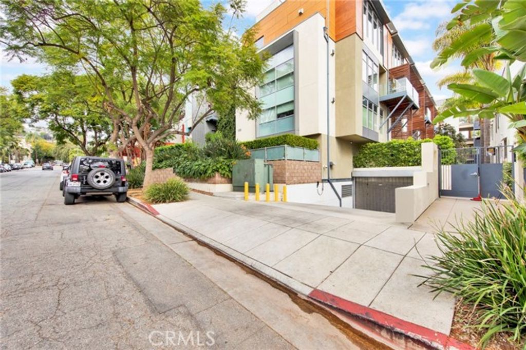 1250 N Harper 303, West Hollywood, CA 90046
