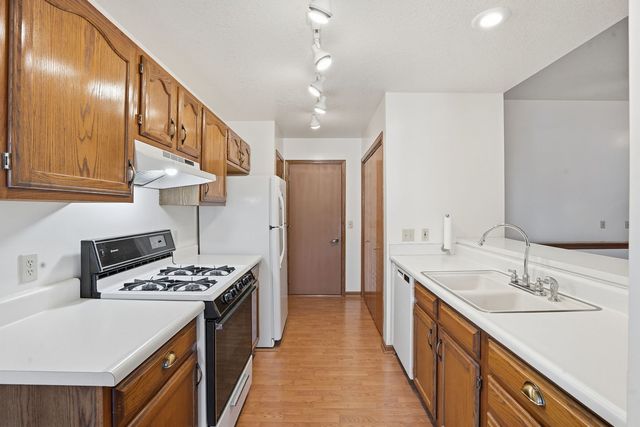 2428 W 60th Place, Davenport, IA 52806