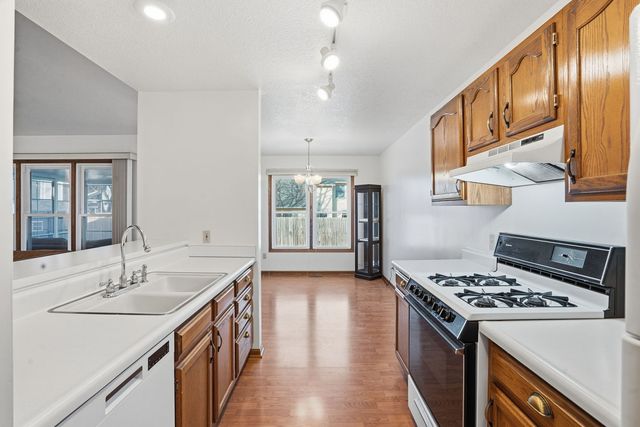 2428 W 60th Place, Davenport, IA 52806