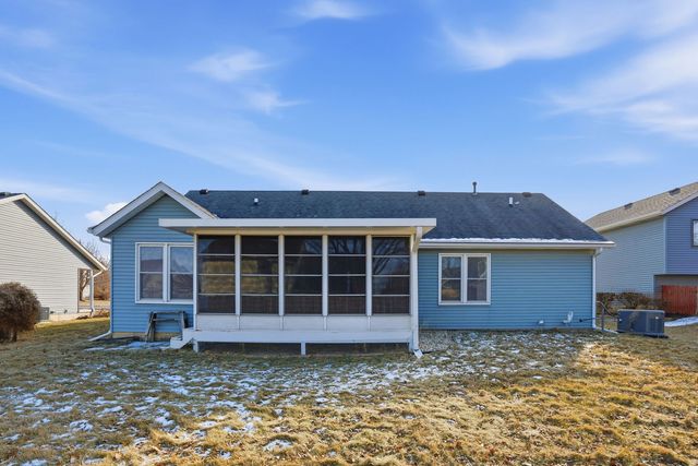 2428 W 60th Place, Davenport, IA 52806