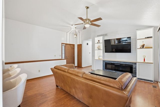 2428 W 60th Place, Davenport, IA 52806