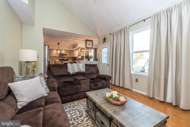 1241 COBBLESTONE DR, Quakertown, PA 18951