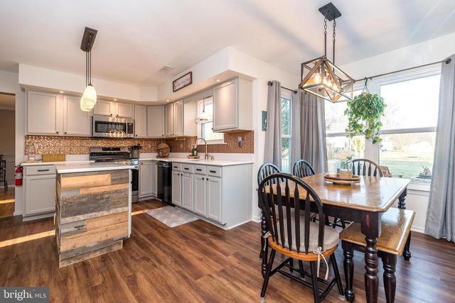 1241 COBBLESTONE DR, Quakertown, PA 18951