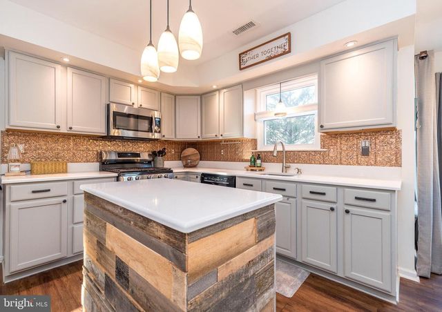 1241 COBBLESTONE DR, Quakertown, PA 18951