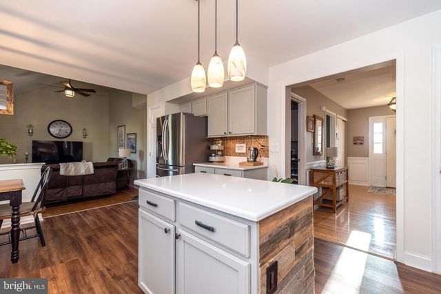 1241 COBBLESTONE DR, Quakertown, PA 18951