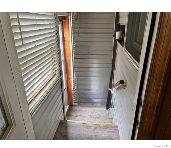 86 Scarcliffe Drive, Malverne, NY 11565