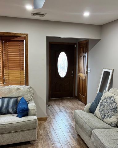 86 Scarcliffe Drive, Malverne, NY 11565