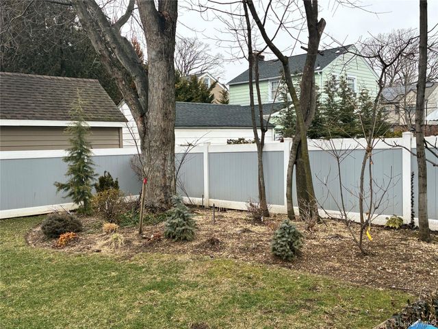 86 Scarcliffe Drive, Malverne, NY 11565