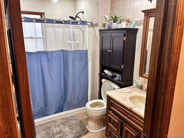 86 Scarcliffe Drive, Malverne, NY 11565