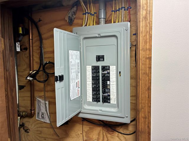 86 Scarcliffe Drive, Malverne, NY 11565