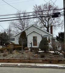 86 Scarcliffe Drive, Malverne, NY 11565