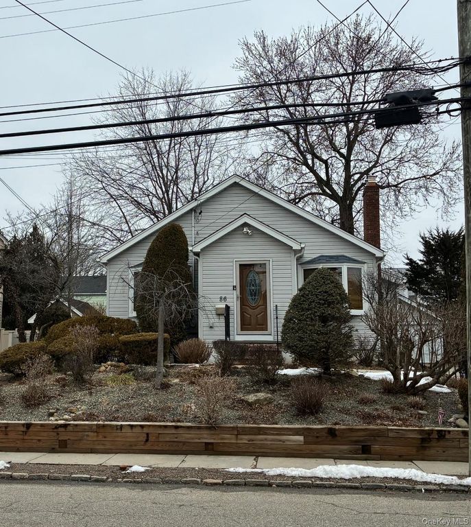 86 Scarcliffe Drive, Malverne, NY 11565