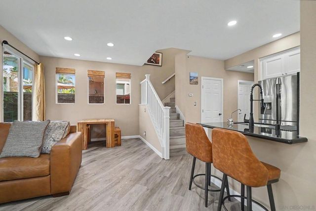 73 Westwind Dr, Tustin, CA 92782