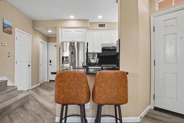 73 Westwind Dr, Tustin, CA 92782