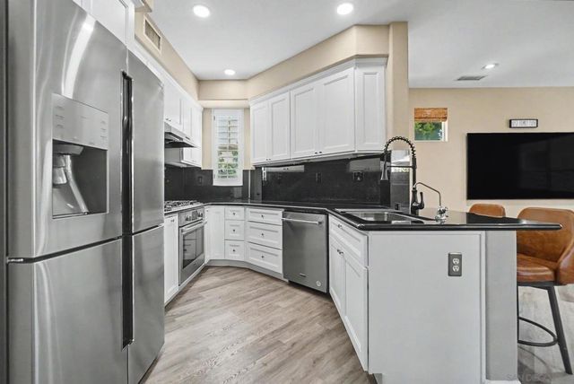 73 Westwind Dr, Tustin, CA 92782