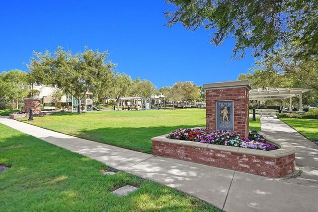 73 Westwind Dr, Tustin, CA 92782