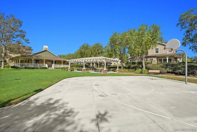73 Westwind Dr, Tustin, CA 92782