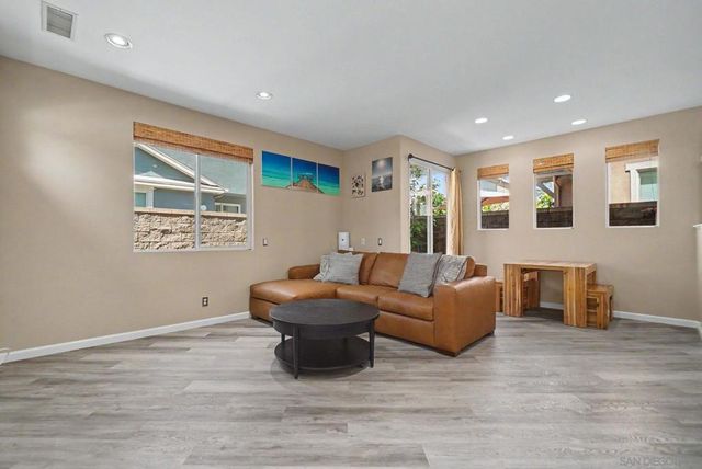 73 Westwind Dr, Tustin, CA 92782